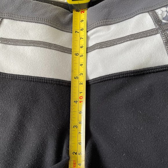 Lululemon Reverse Athletic Shorts High Rise 4.5" - Picture 11 of 13